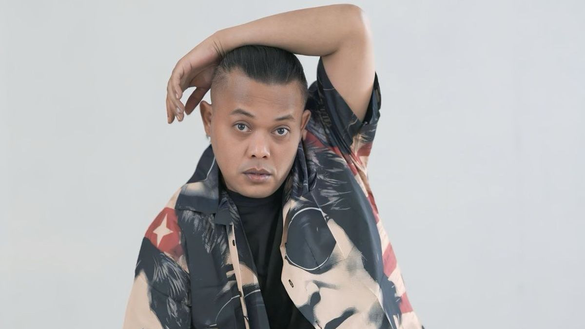 Kritik Sosial yang Jenaka ala Sule Hadir di Video Musik <i>Hey Kamu</i>