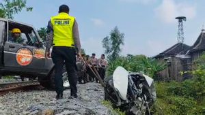 Mobil Tertabrak KA Batara Kresna di Sukoharjo, 4 Pemudik Tewas