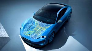 Seniman Ding Yi Personalisasi Porsche Taycan Turbo S dengan Karyanya