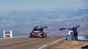 Bakal Debut di GIIAS 2024, Hyundai Ioniq 5 N Bukukan Rekor Ini di Arena Pikes Peak