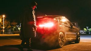 カーブレーキランプスライド:ここに説明とそれがどのように機能するかがあります