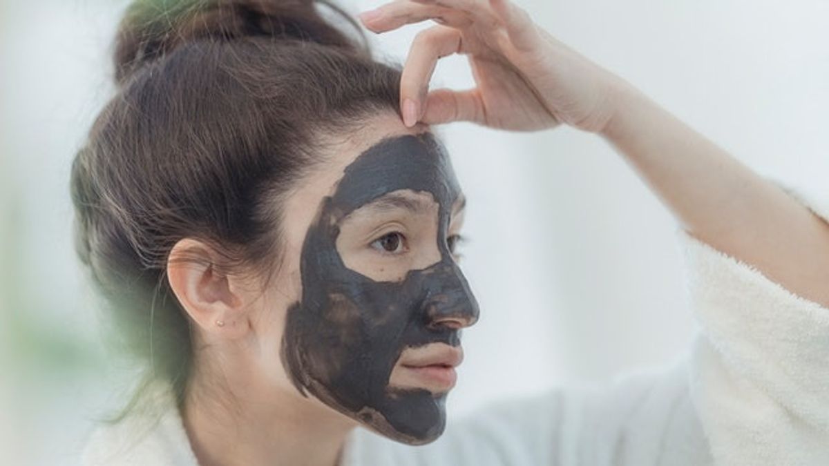 Aturan Pakai Skincare Mengandung Retinol dan Vitamin C Boleh Dipakai Bersamaan? Ini Pendapat Ahli Kecantikan