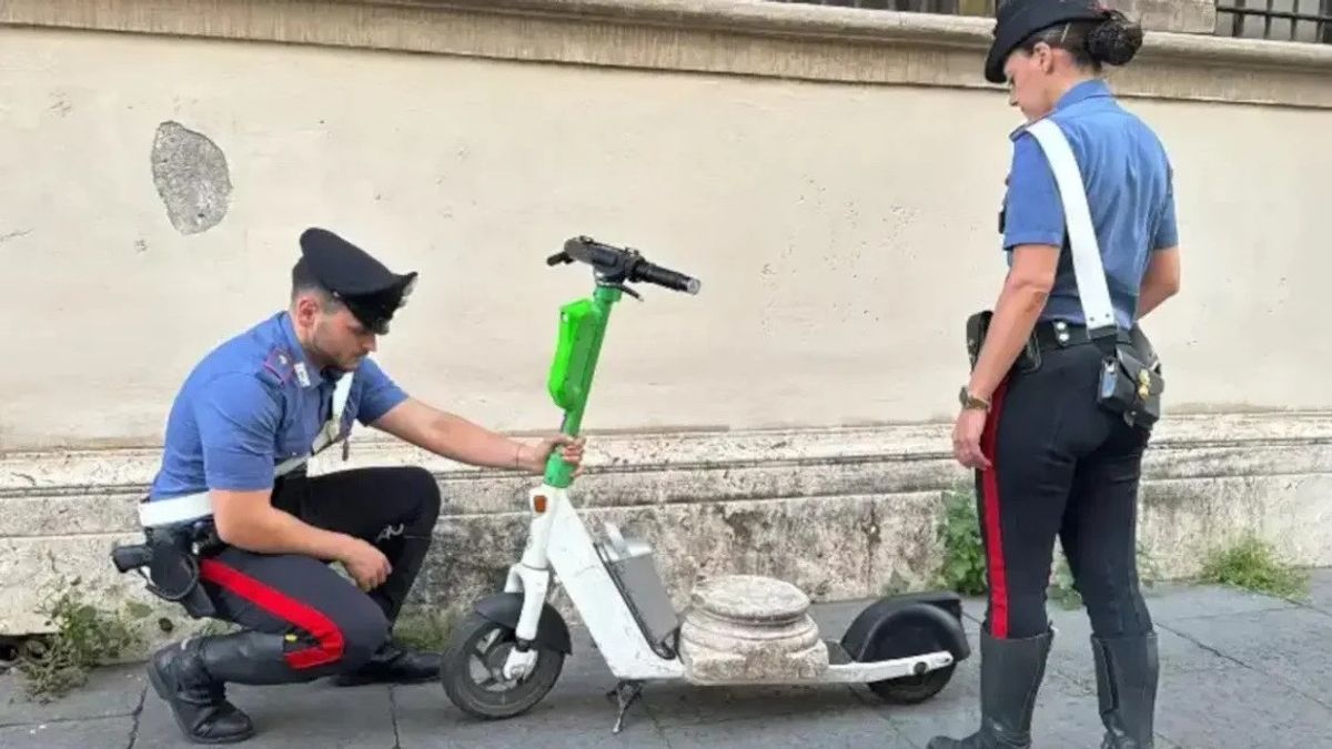 意大利警方逮捕了携带古代罗马文物的游客使用电动滑板车