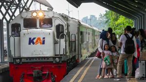 KAIは電車で学校の休暇を探すように学生を招待します