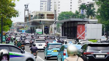 ジャカルタの住民の60%が自家用車を使用しないという目標は、公共交通機関は増やすべきであり、削除されるべきではない