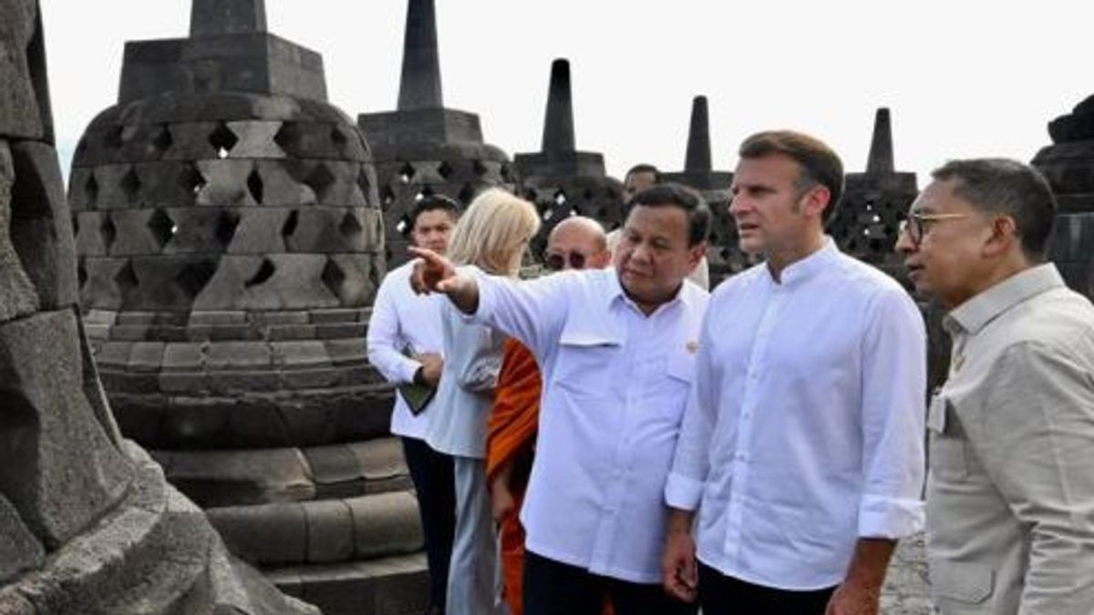 Bekir accompagné du président Prabowo accueille Macron au temple de Borobudur