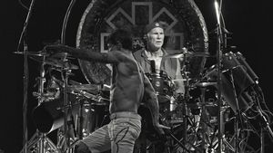 Red Hot Chili Peppers hingga Queen, Jajaran Band Papan Atas yang Jual Katalog Musik Mereka
