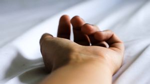 Ketika Istrinya Berjuang Lawan Kanker, Ayah Bejat ini Malah Perkosa Putri Kandung
